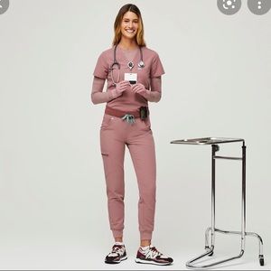 FIGS Mineral Mauve Scub Set